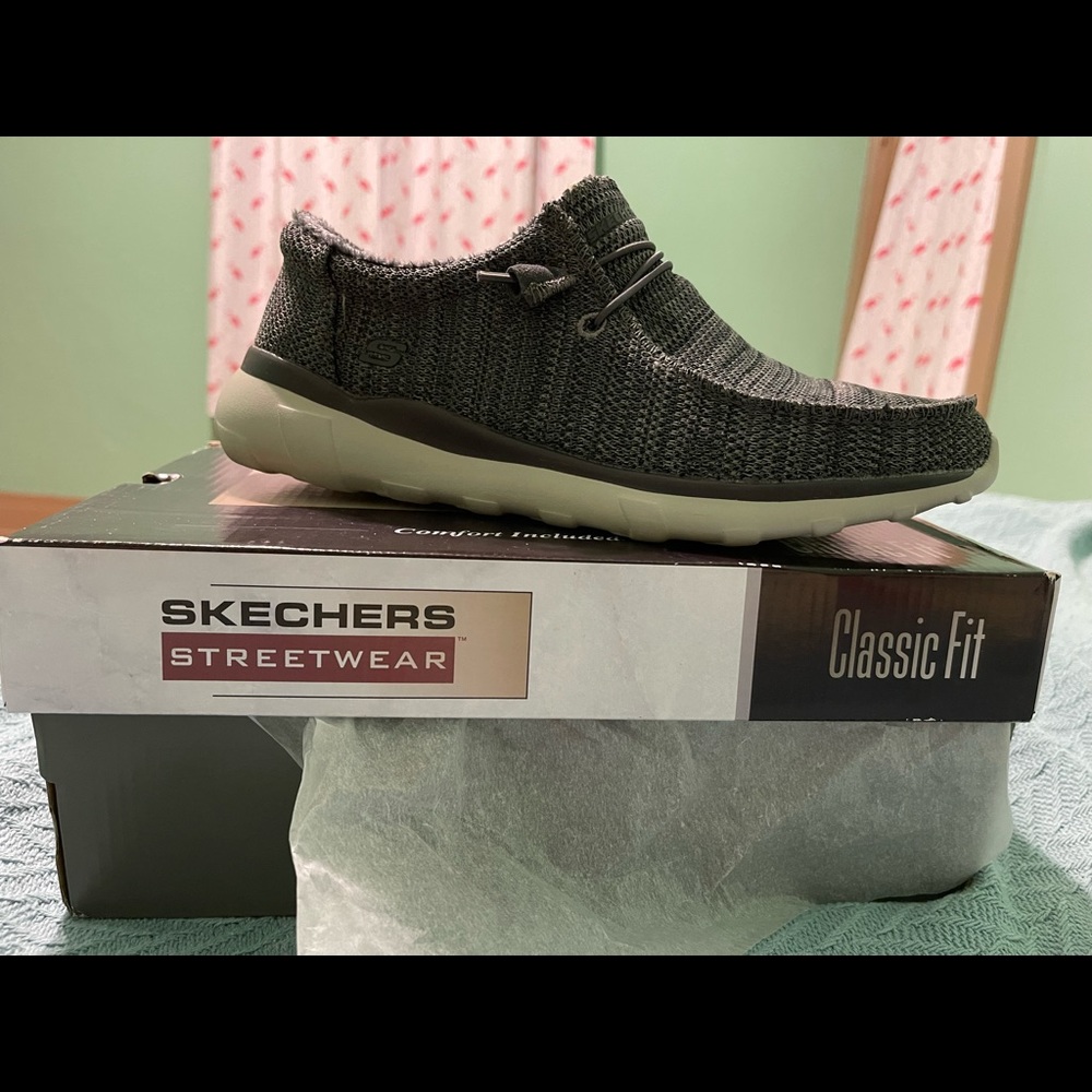 New Skechers Streetwear air-cooled memory foam mens shoe size 9